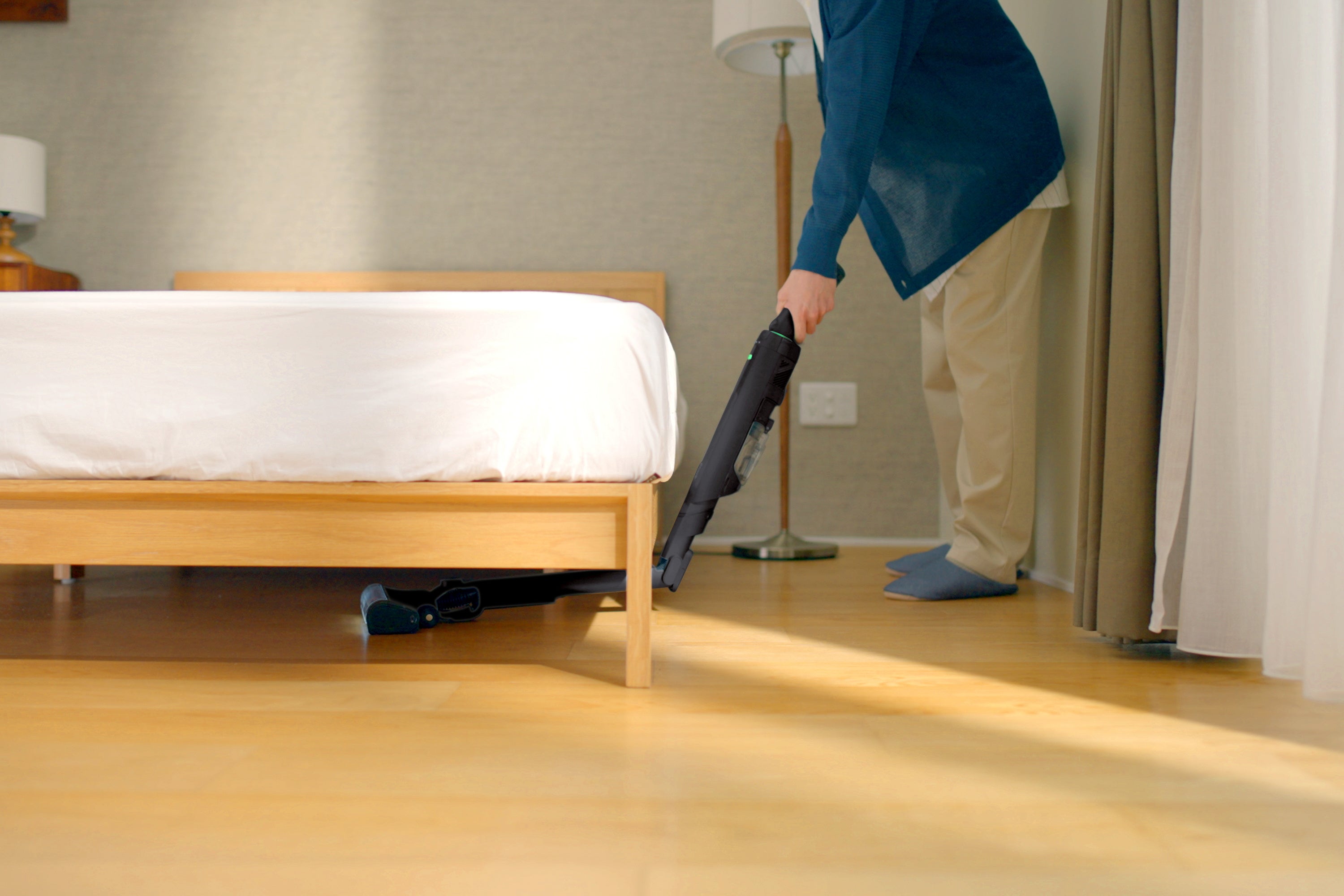 軽くても妥協のない強力な掃除力 壁際が掃除しやすい「エッジセンサー