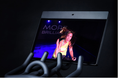 世界中で大流行のオンラインバイクエクササイズ、「FEEL ANYWHERE」が