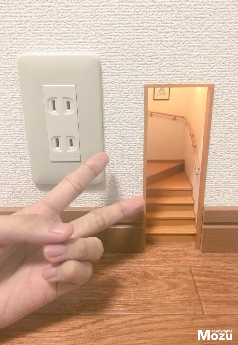 こびとの階段 ©MOZU STUDIOS