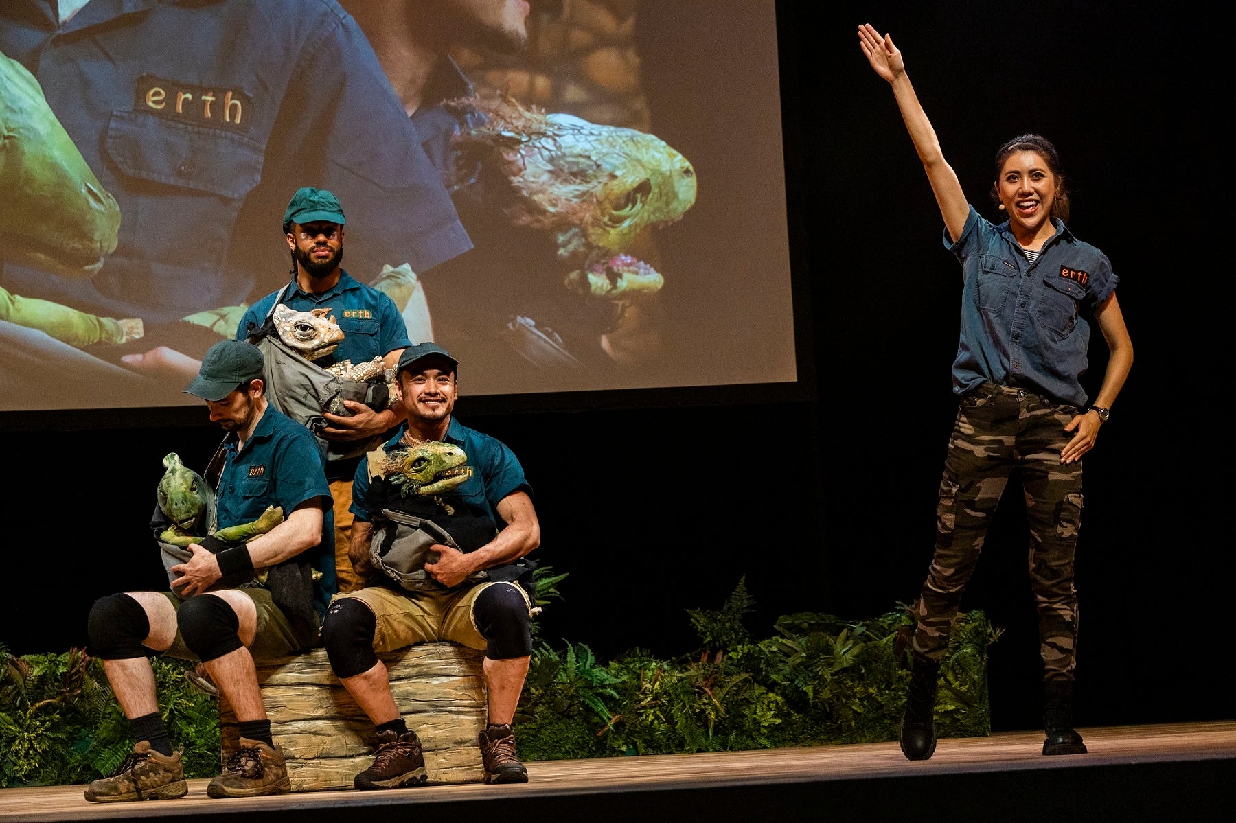 赤ちゃん恐竜の紹介　©福岡諒祠（株式会社GEKKO）