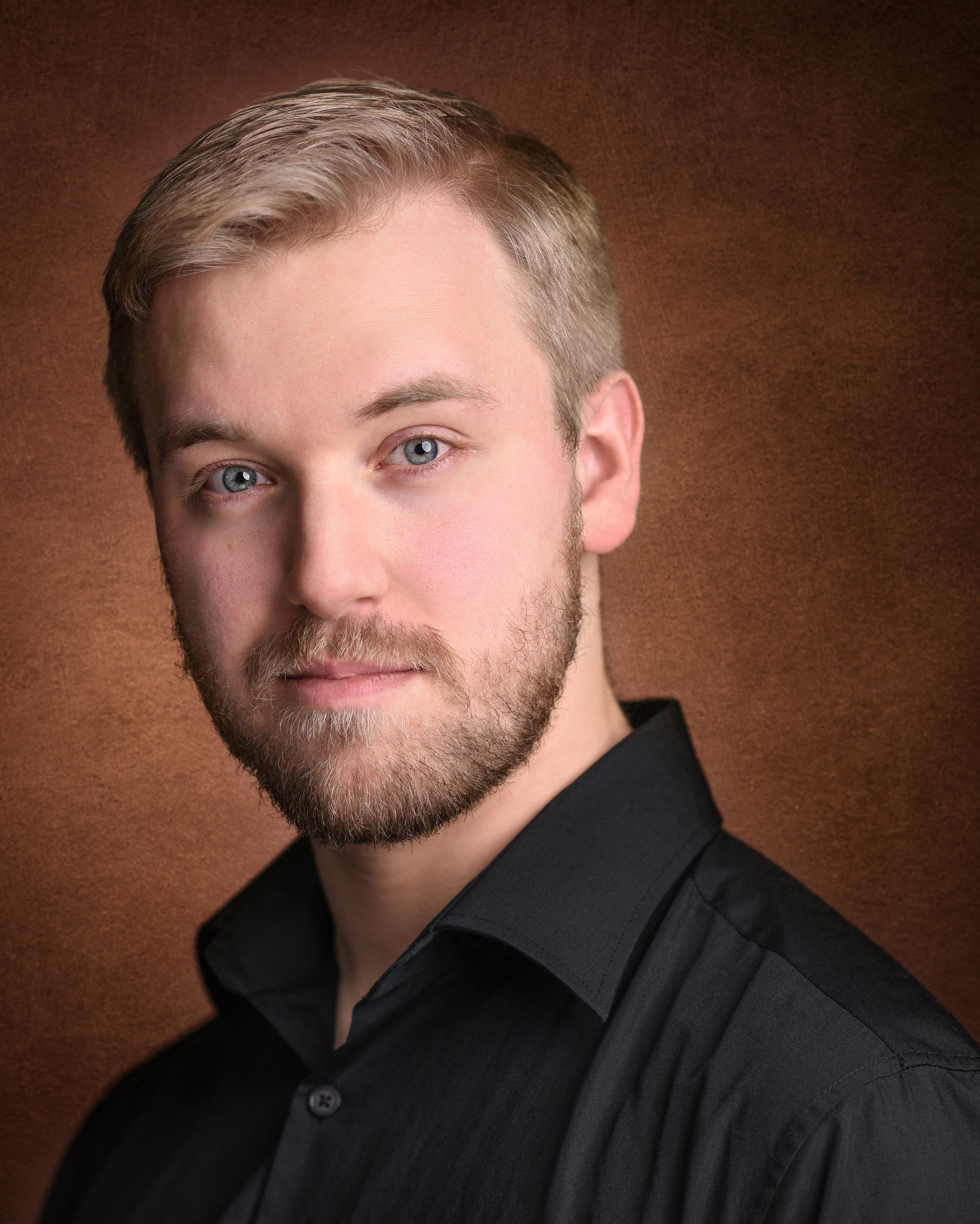 Adam Hoskins　アダム・ホスキンス