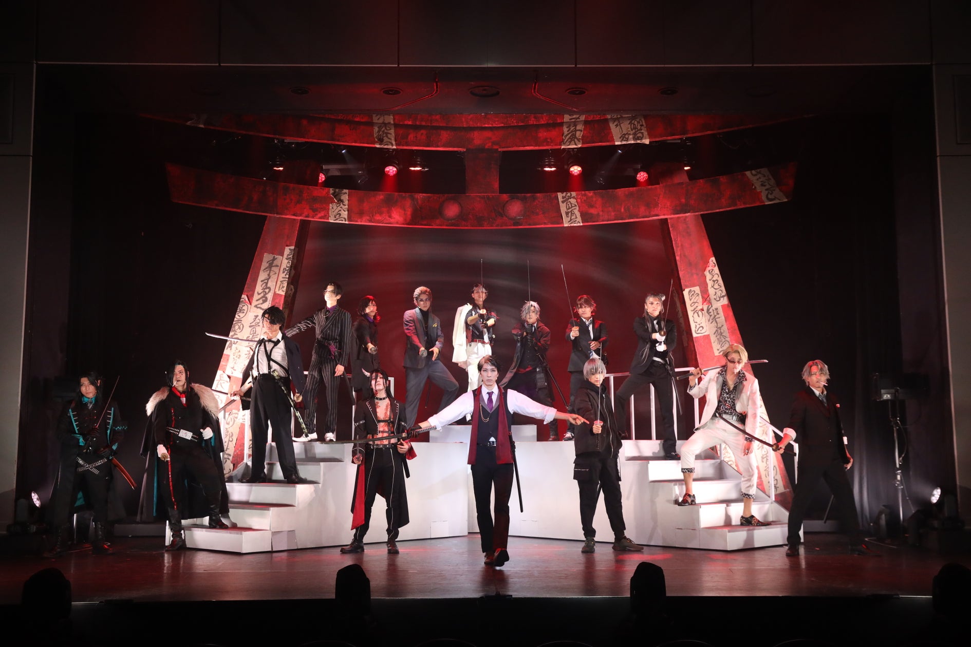 スーツ×刀!幕末転生「新宿羅生門」戒援隊編、熱演中! スーツ×刀!幕末転生「新宿羅生門」戒援隊編、熱演中!