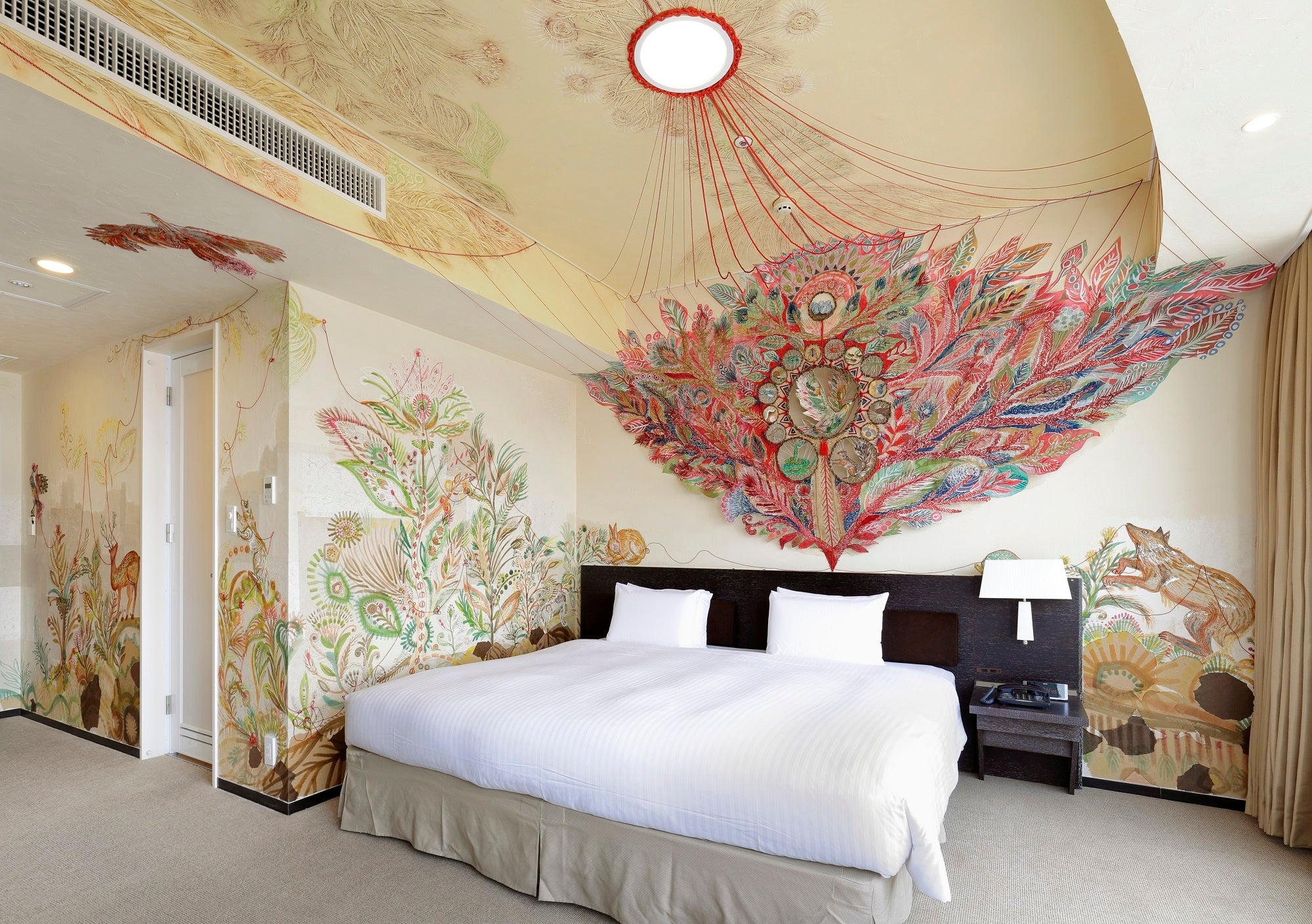 客室が丸ごとアートになっているアーティストルーム。写真は「縁」