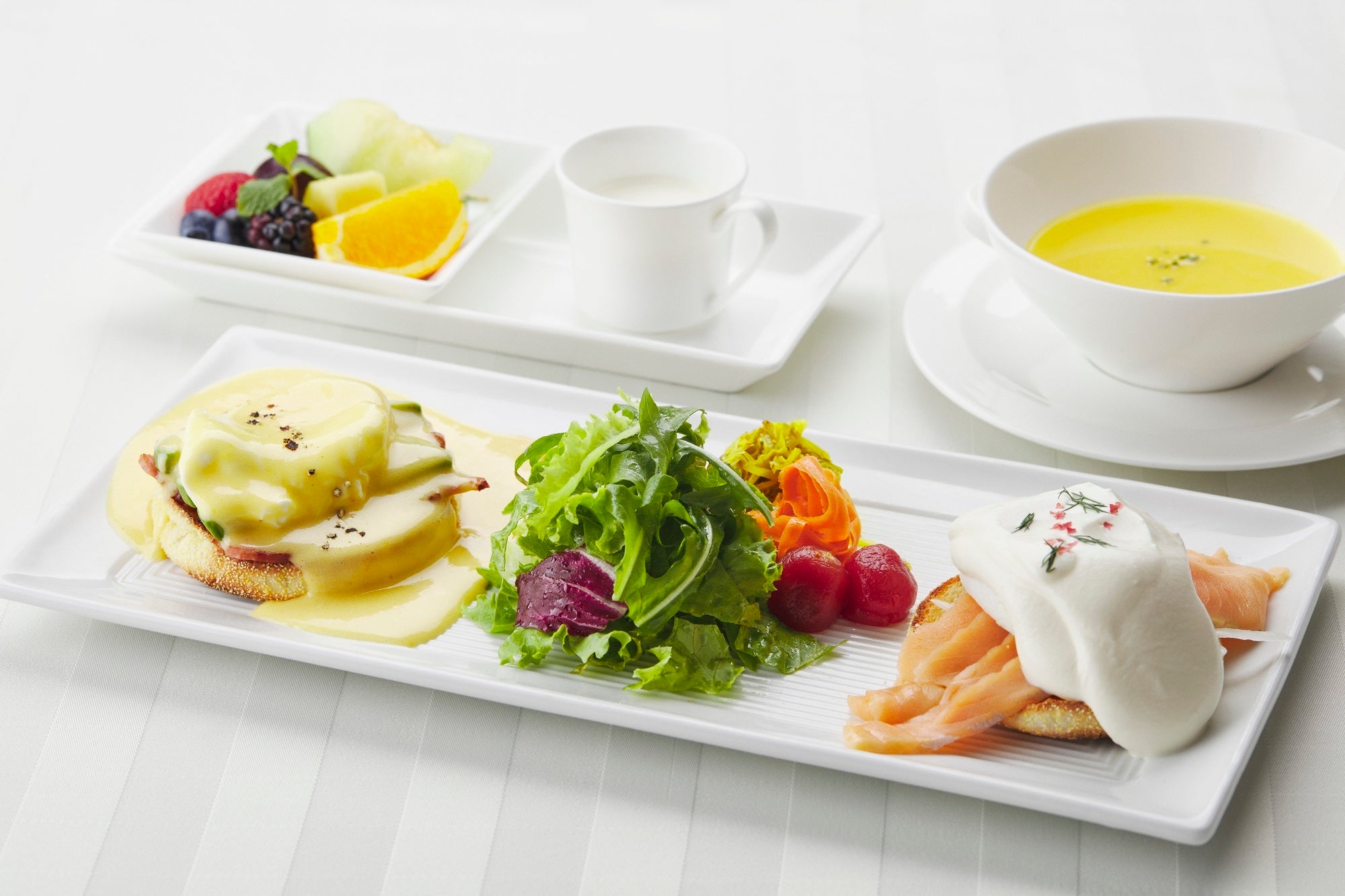 朝食例：写真はエッグベネディクト