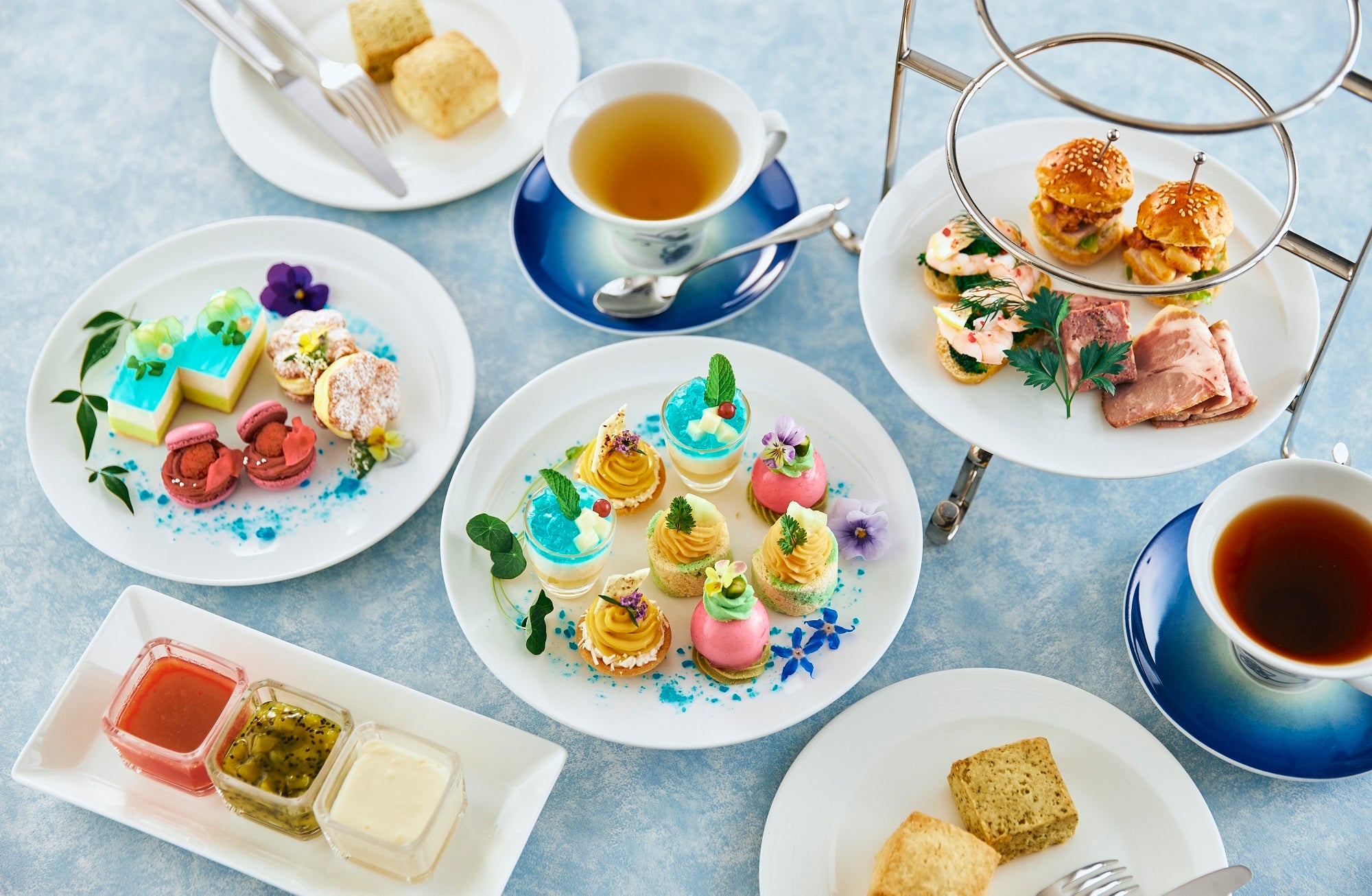 シャイニーサマーアフタヌーンティー　写真は2人前