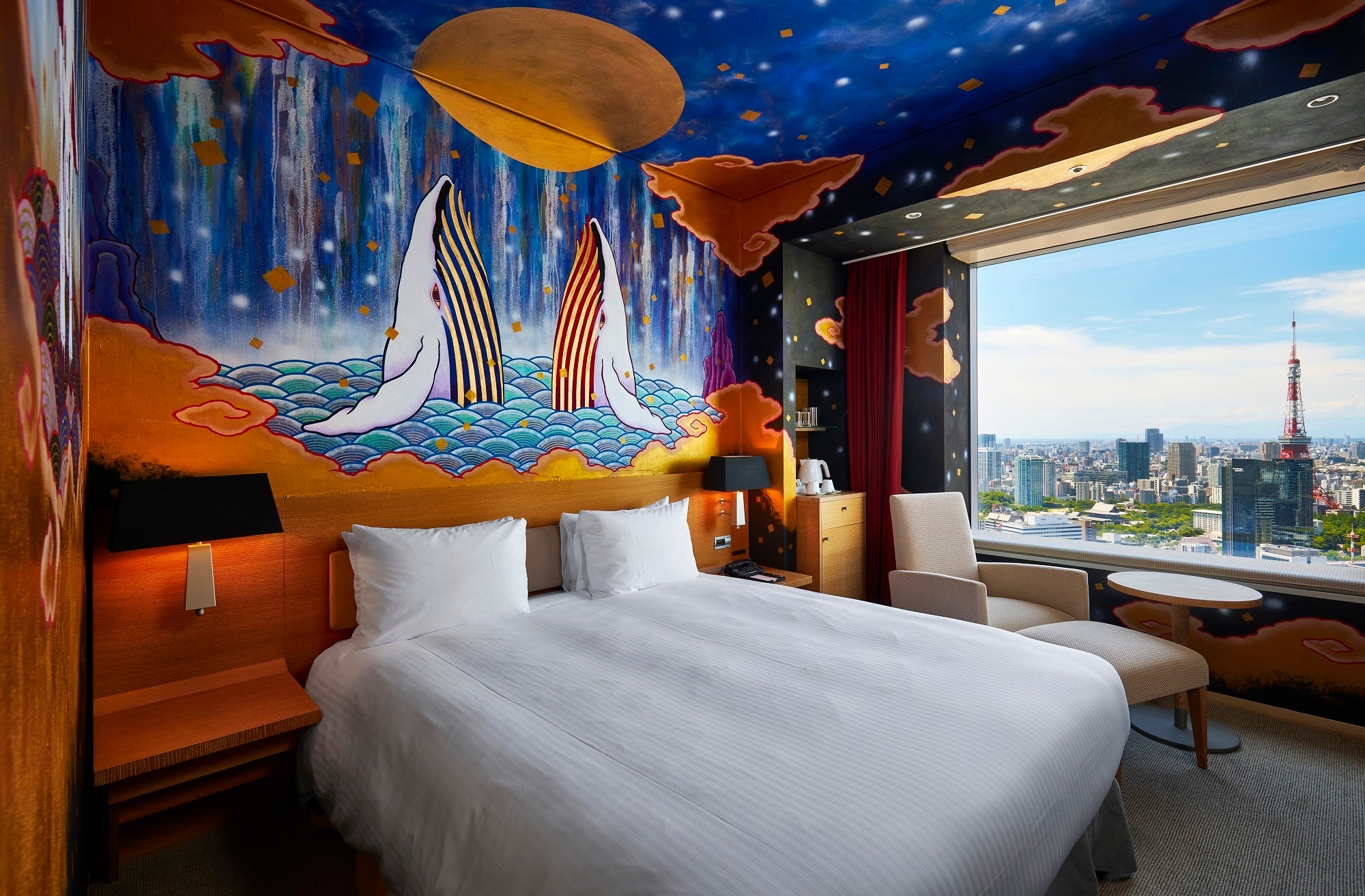 窓からは東京タワーが見える