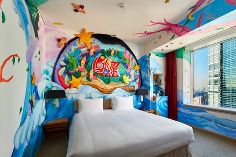 アーティストルーム金太郎の大冒険 – 刺繍や絵具で描かれた“郷土玩具”の新しい物語を楽しめる部屋 アーティストルーム金太郎の大冒険 – 刺繍や絵具で描かれた“郷土玩具”の新しい物語を楽しめる部屋