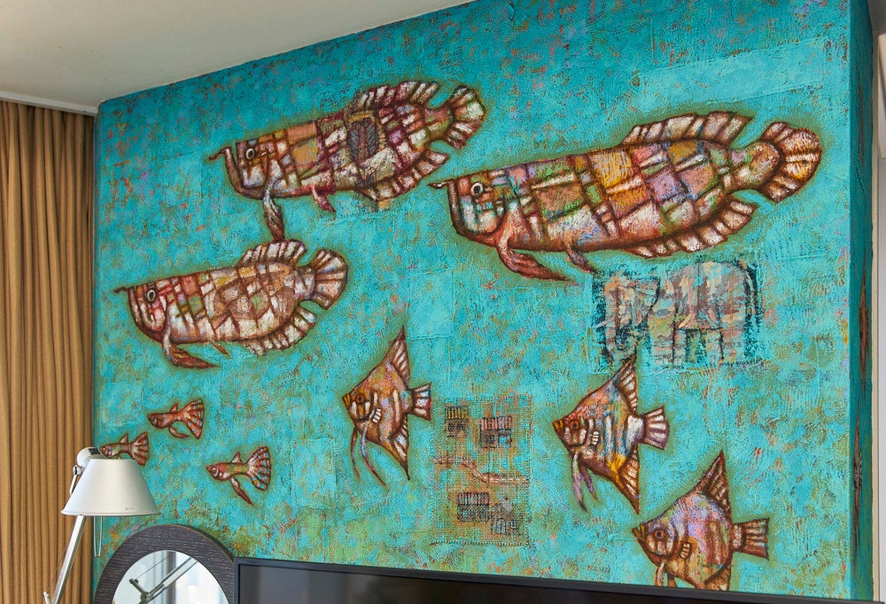 陸の動物たちと対をなす、水中の生き物たちも描かれている