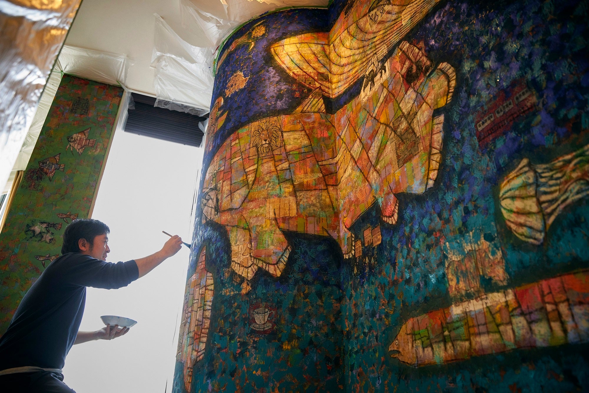 アーティストルーム制作中の金丸さん　2023年5月頃