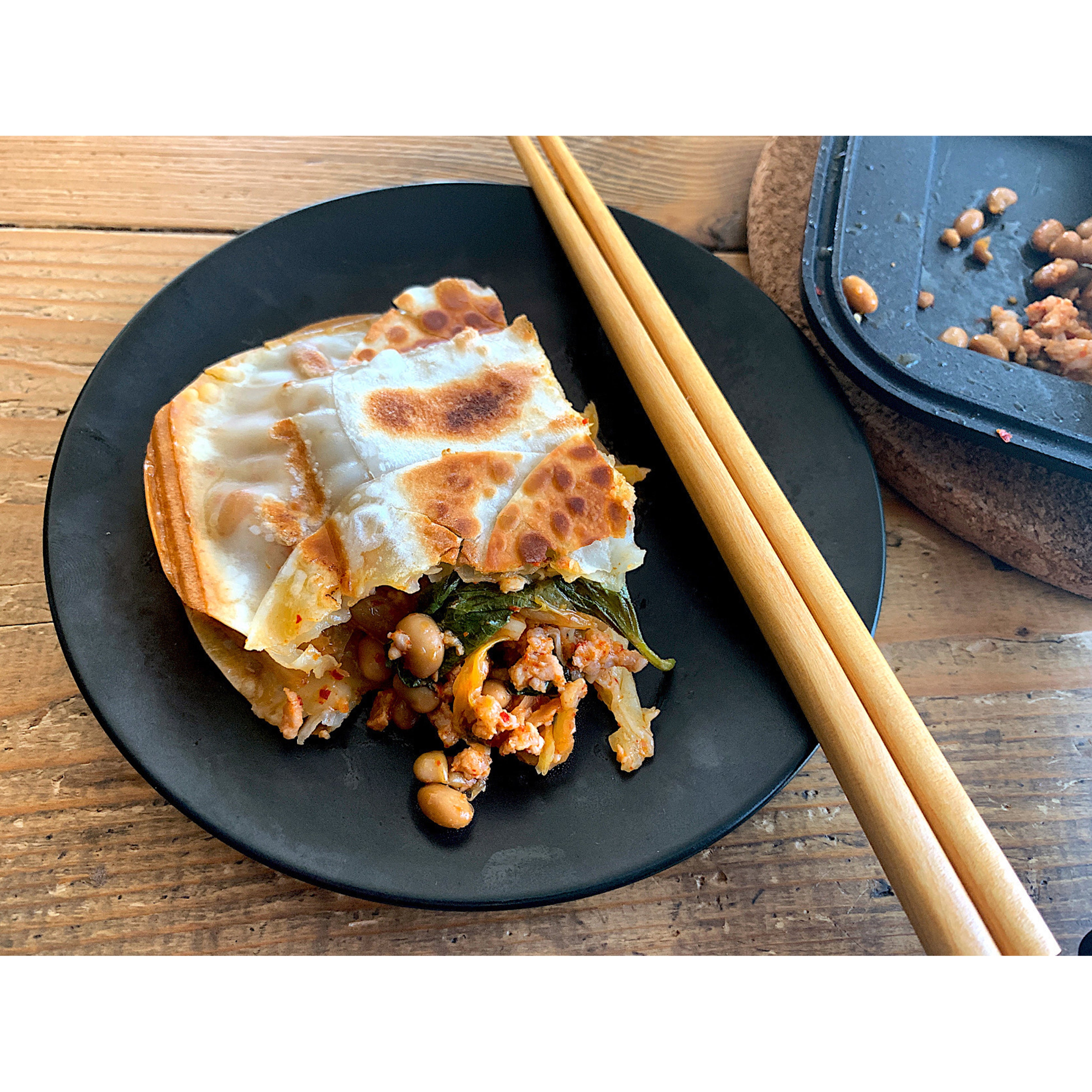 ［サ飯］納⾖とキムチの包まない餃⼦