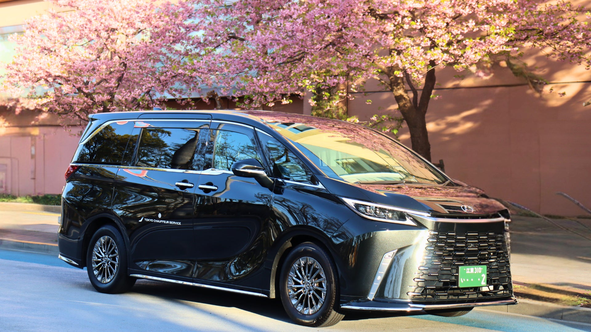 プレミアムハイヤーサービス「TOKYO CHAUFFEUR SERVICE」レクサスLMで プレミアムハイヤーサービス「TOKYO CHAUFFEUR SERVICE」レクサスLMで