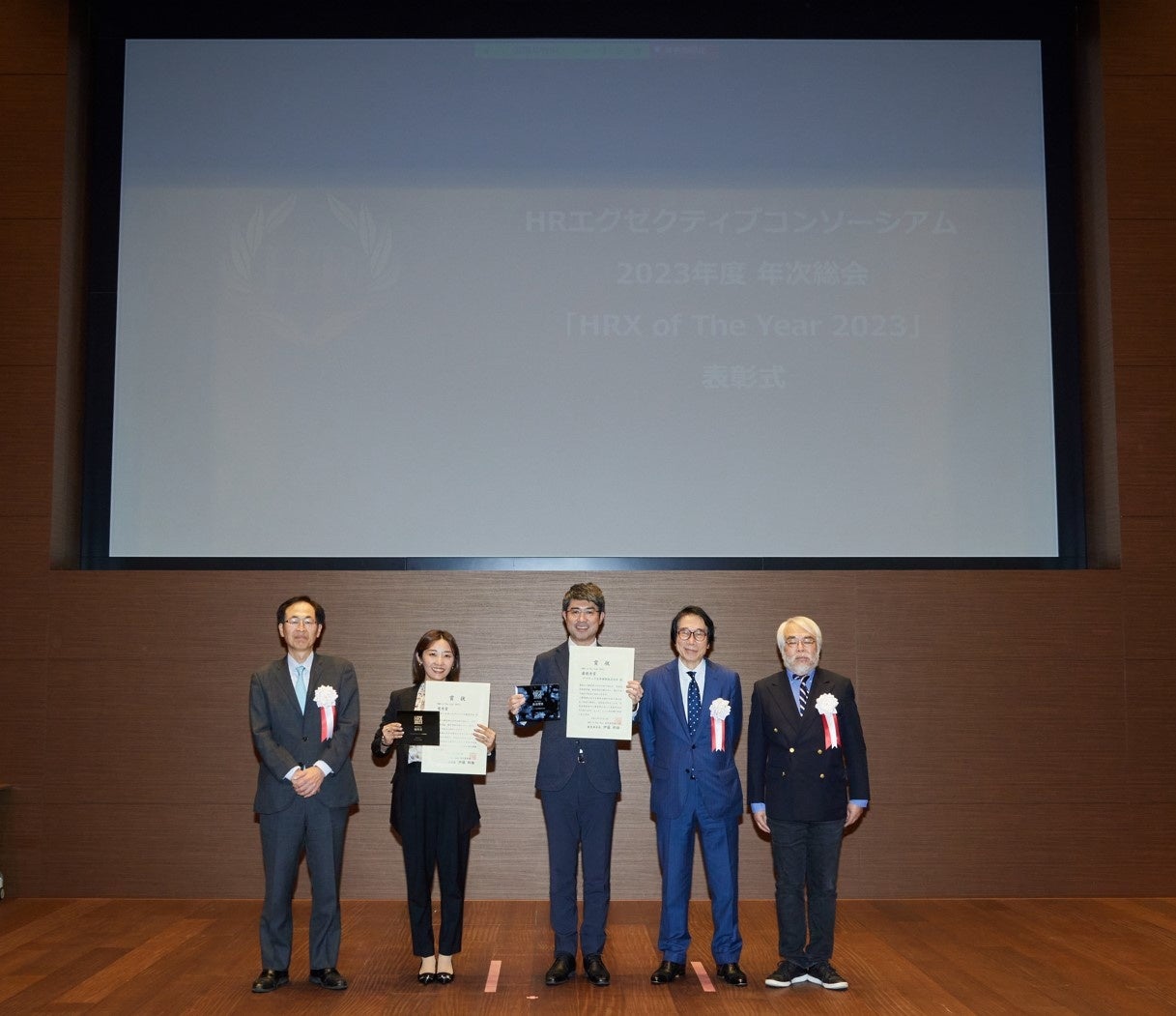 中央：アフラック生命保険株式会社（最優秀賞）　中央左：ノボ ノルディスク ファーマ株式会社（優秀賞）