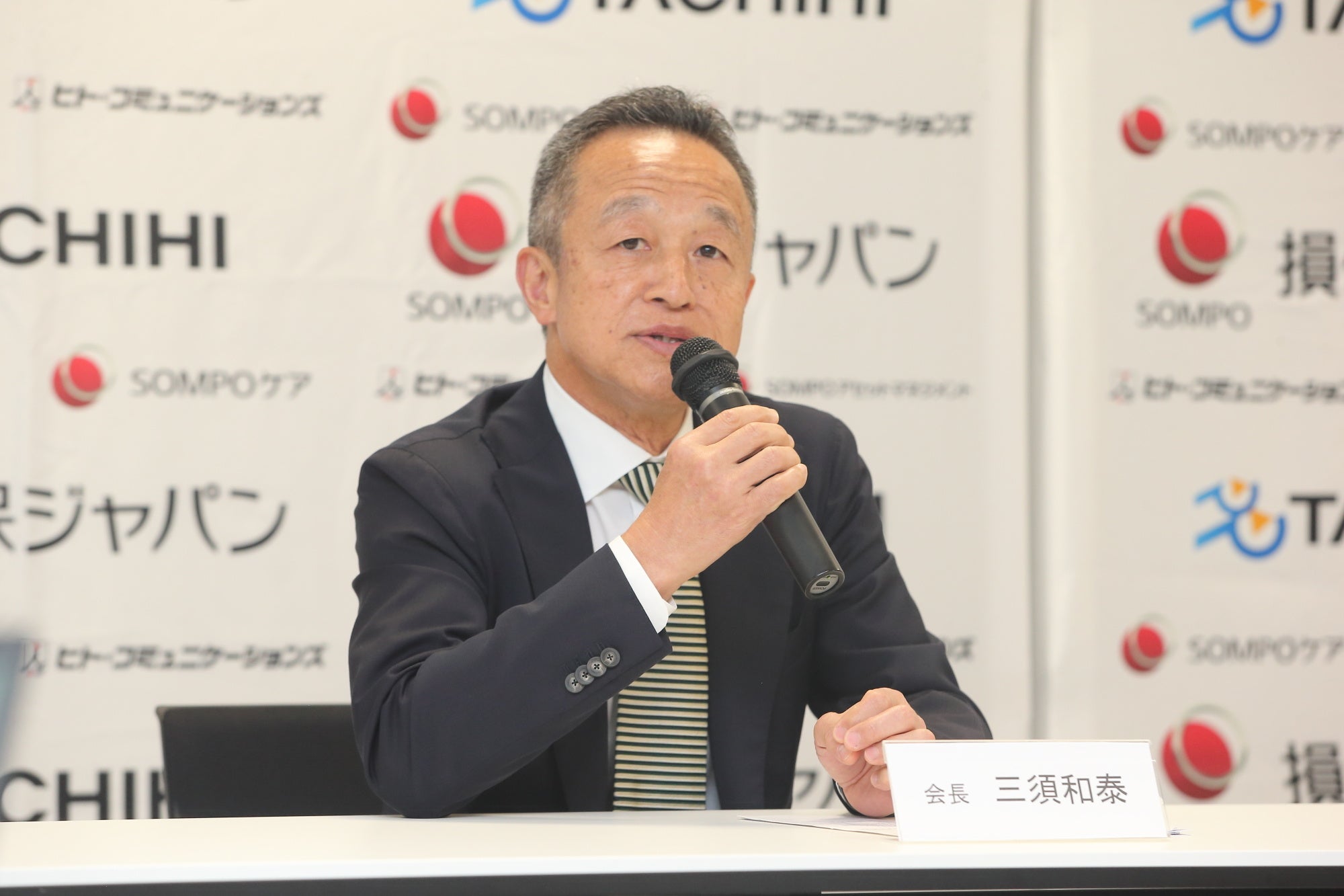 6月14日記者会見の様子