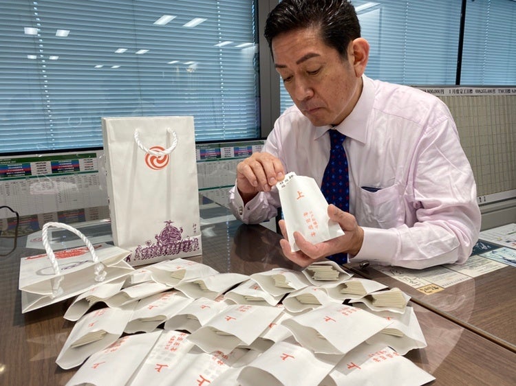 社員へ配布するための準備を自ら行う