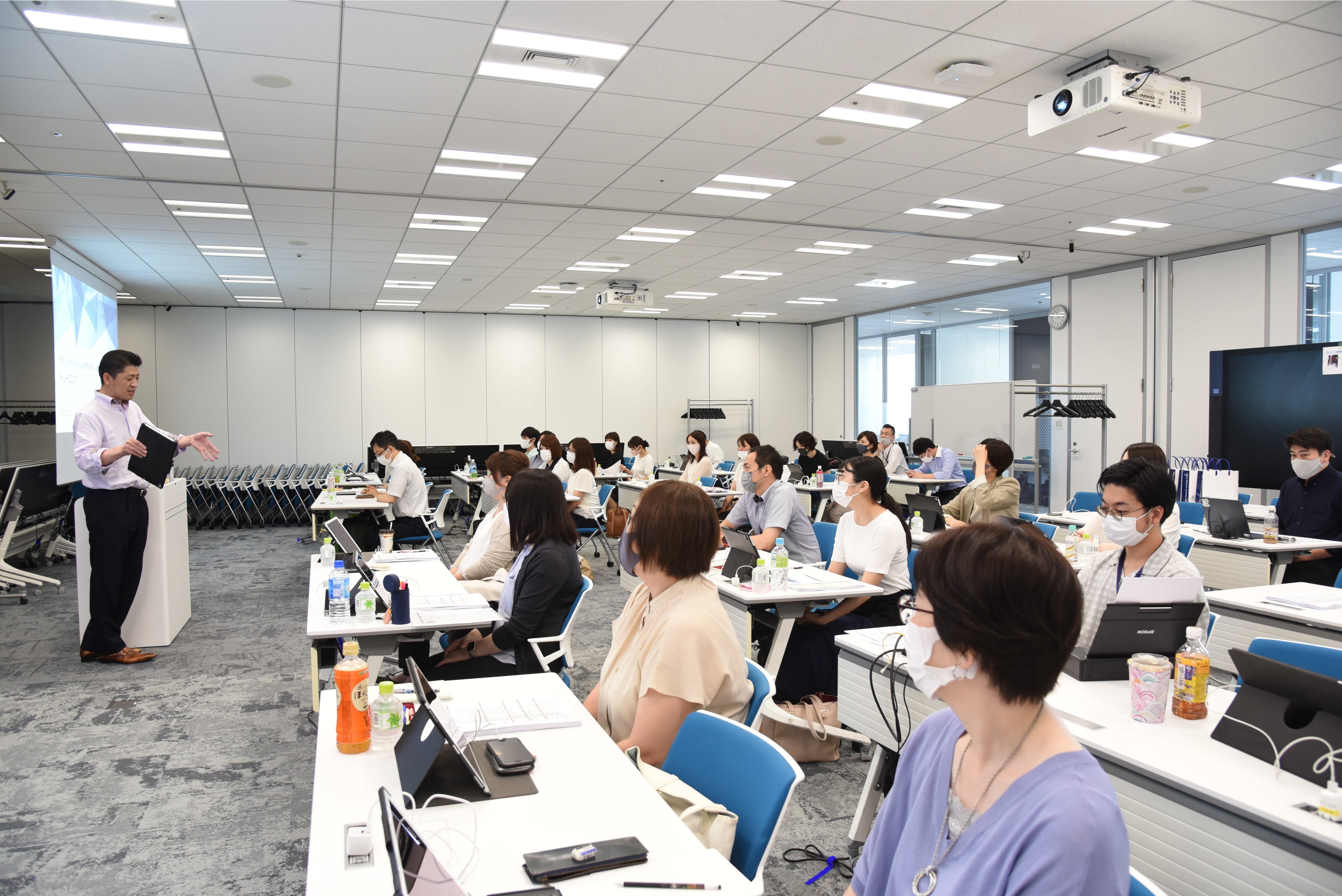 全部署責任者、選抜メンバーを集めての意識改革を実施