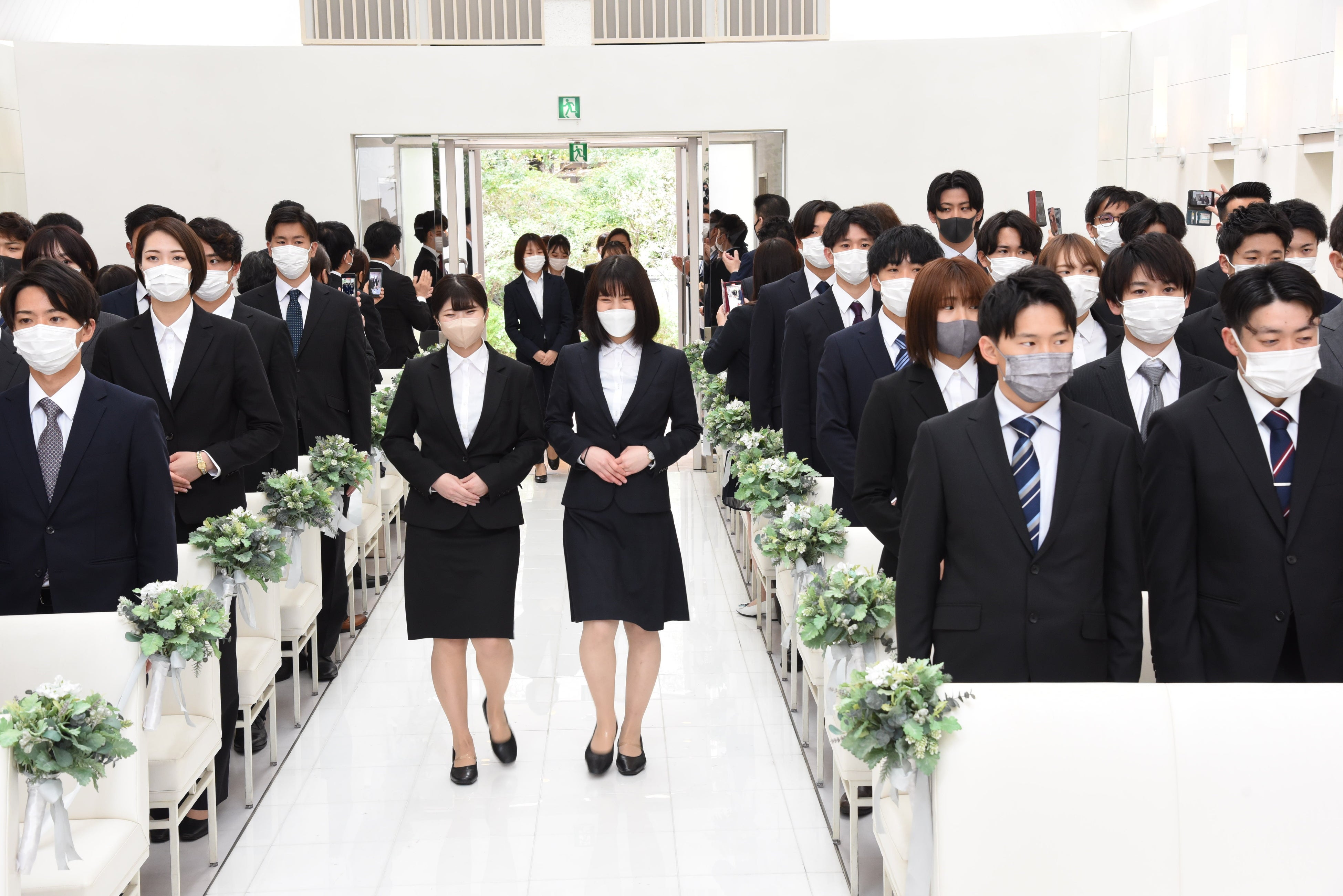 バージンロードを歩く様子