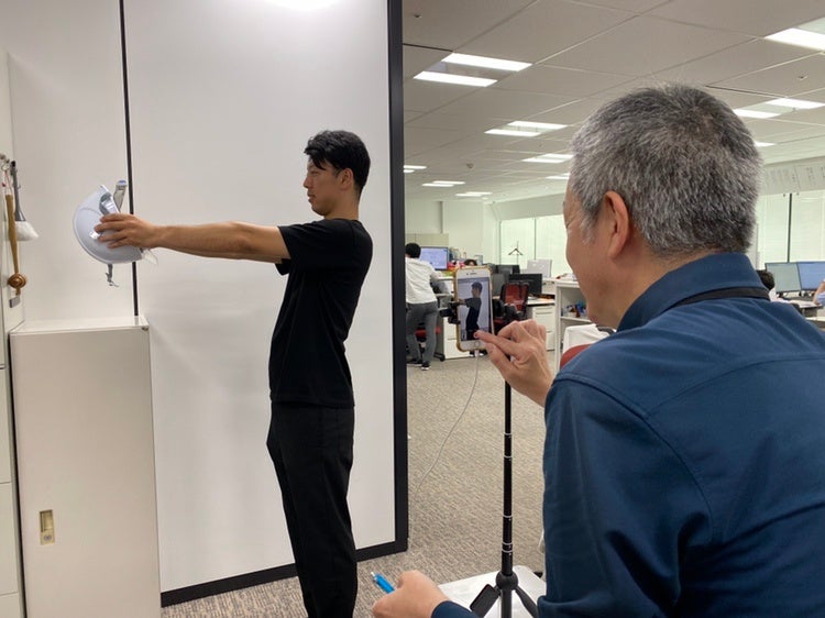 ヘルメットリレー撮影の様子