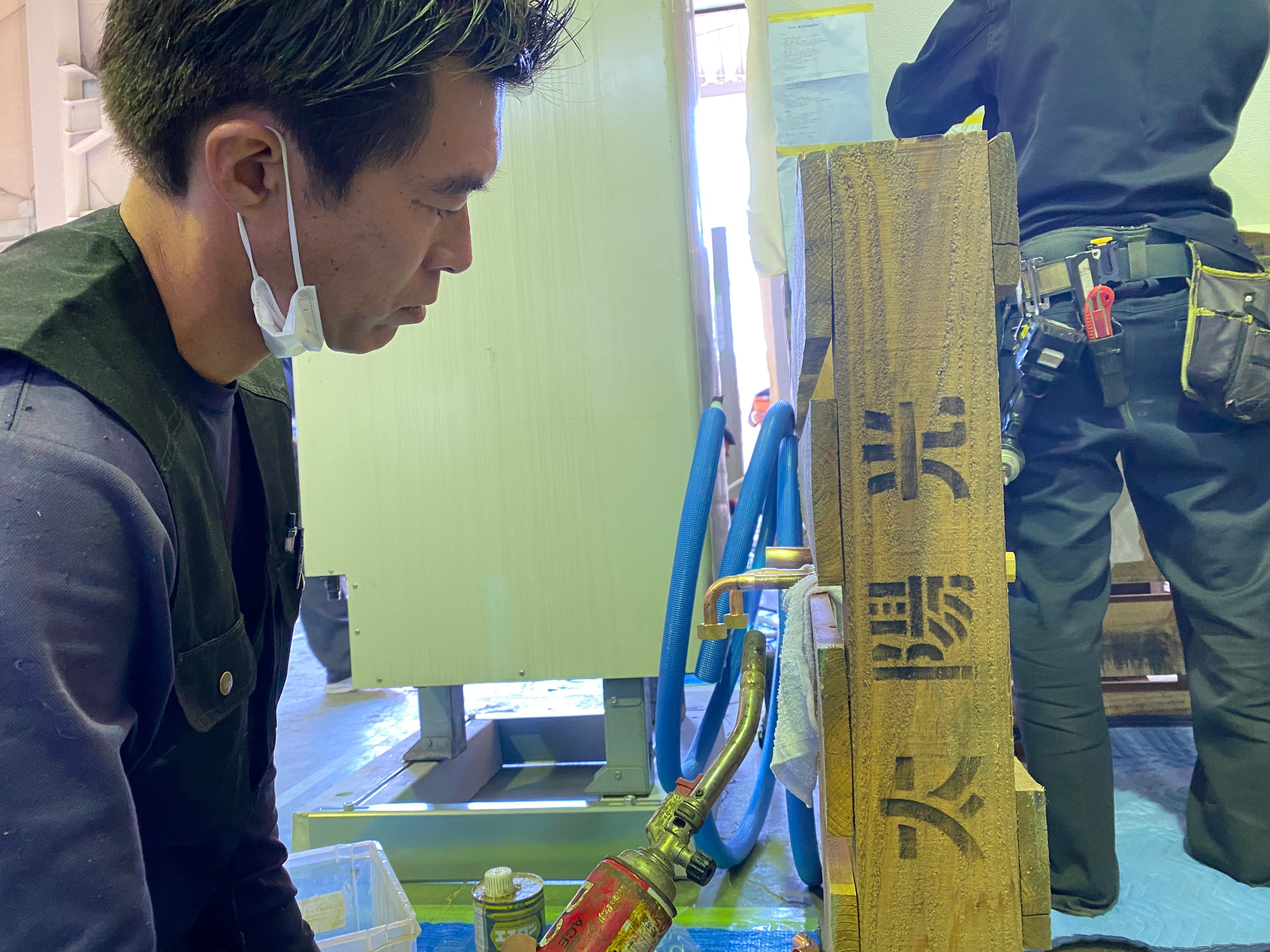 2022年開催：顧客宅に見立てた会場で工事を行う様子