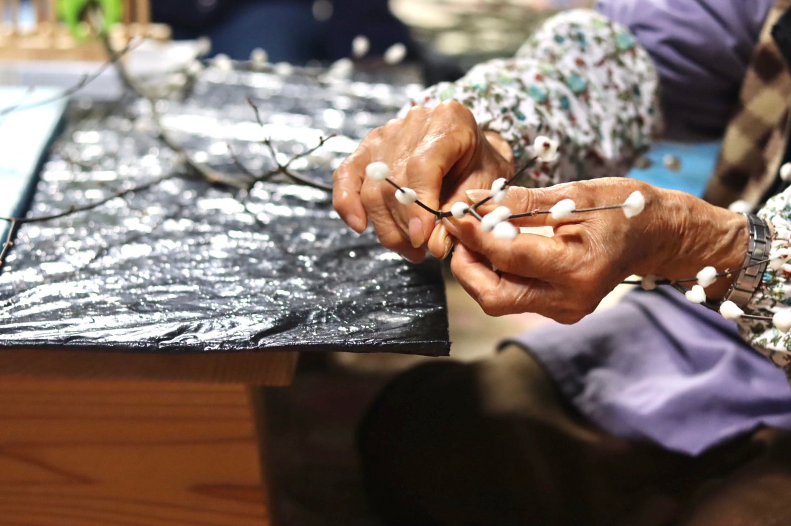 貸出画像「花餅づくりのワークショップ (イメージ)」