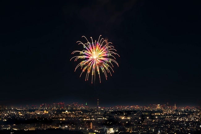 露天風呂から見える調布花火2023の様子