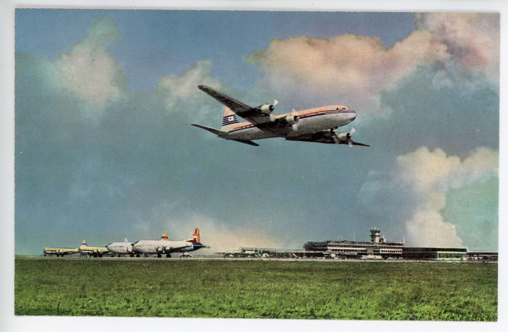 絵葉書「羽田空港から飛び立つ日航機」昭和戦後期　生田誠所蔵