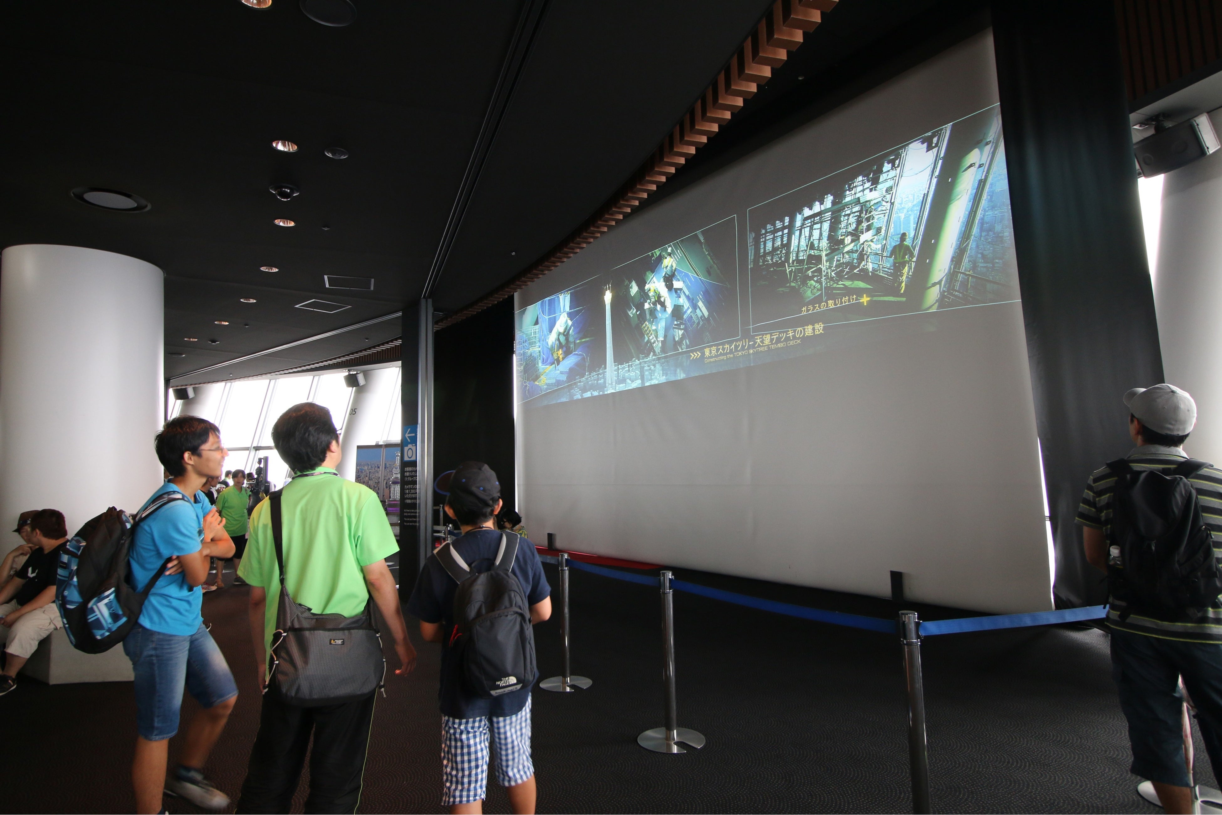 パノラマスクリーン