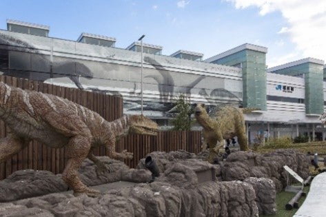 福井駅西口　　恐竜広場