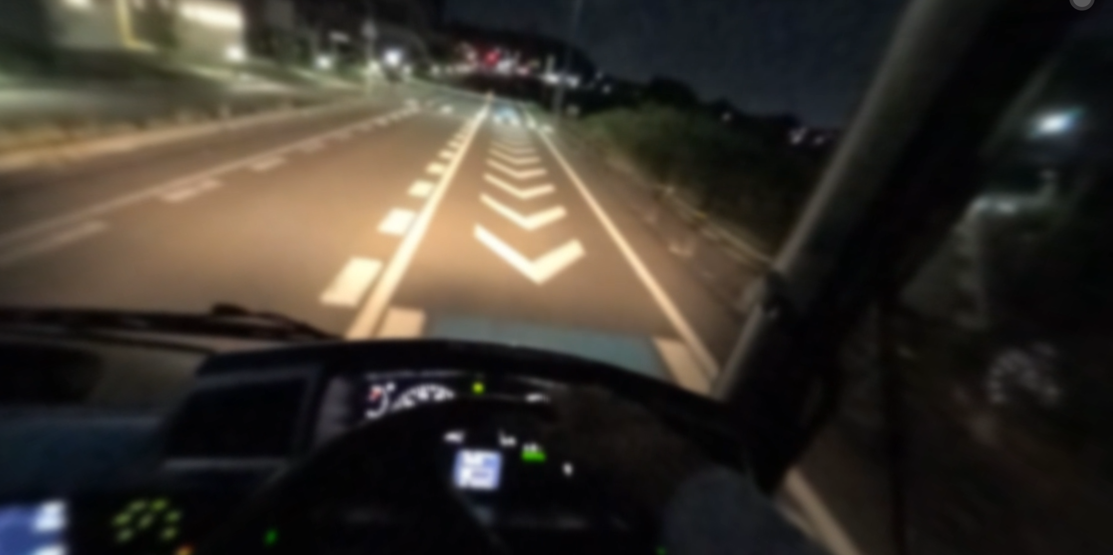 飲酒運転トラック（ぼやけ）