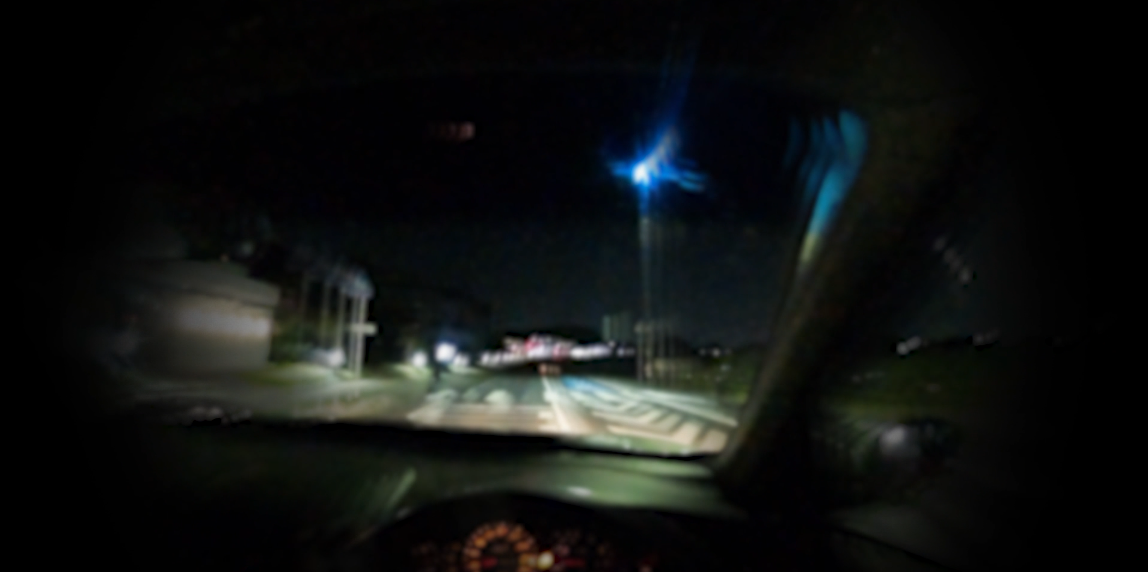 飲酒運転自動車（ぼやけ）