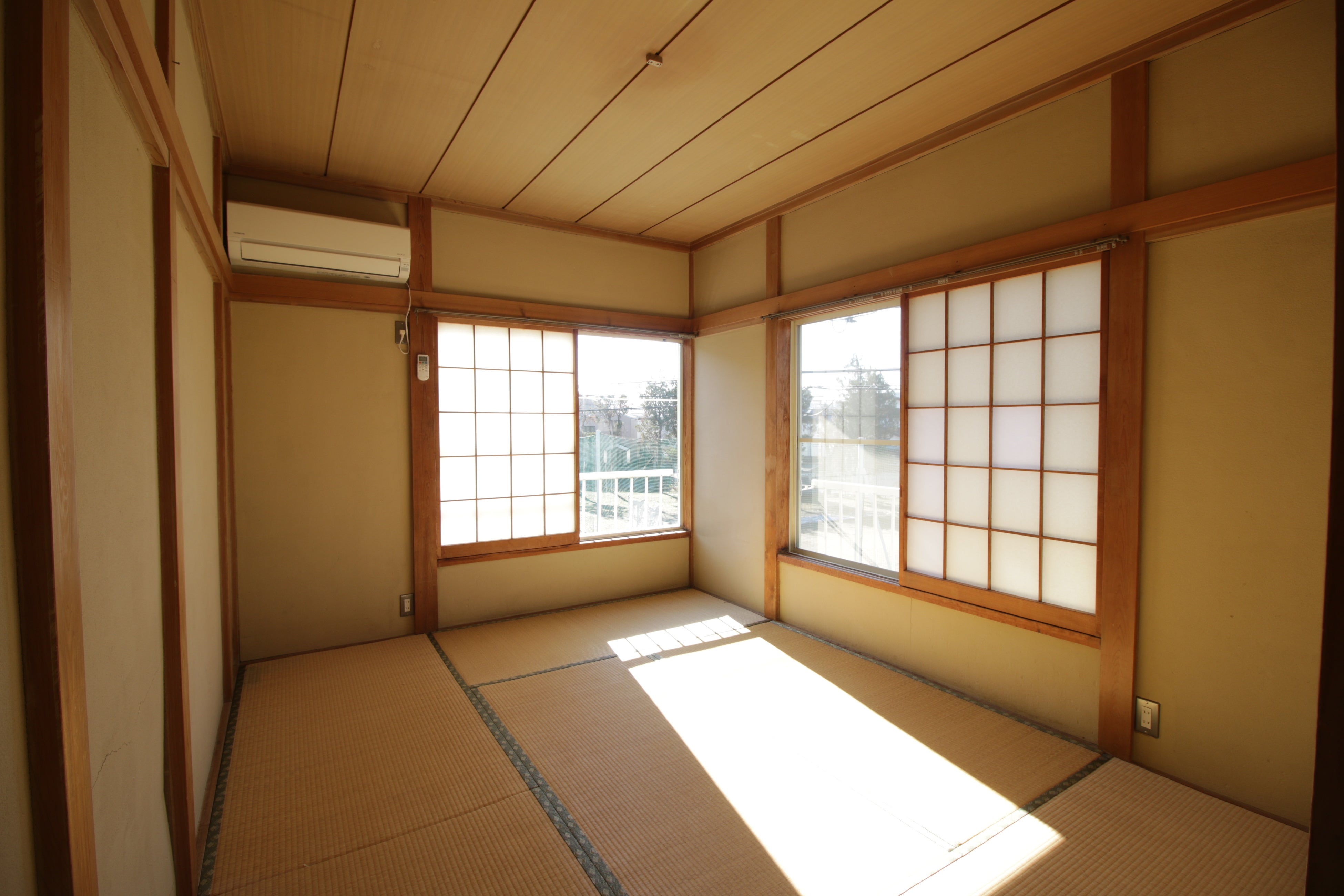 2階には和室も完備。