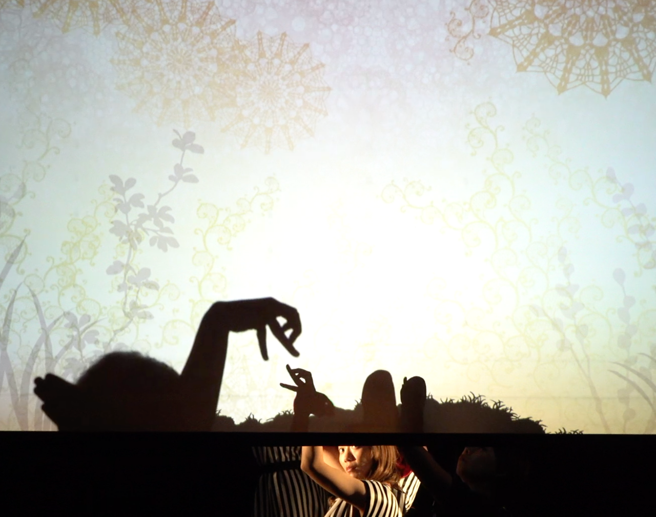 影絵女子のパフォーマンス