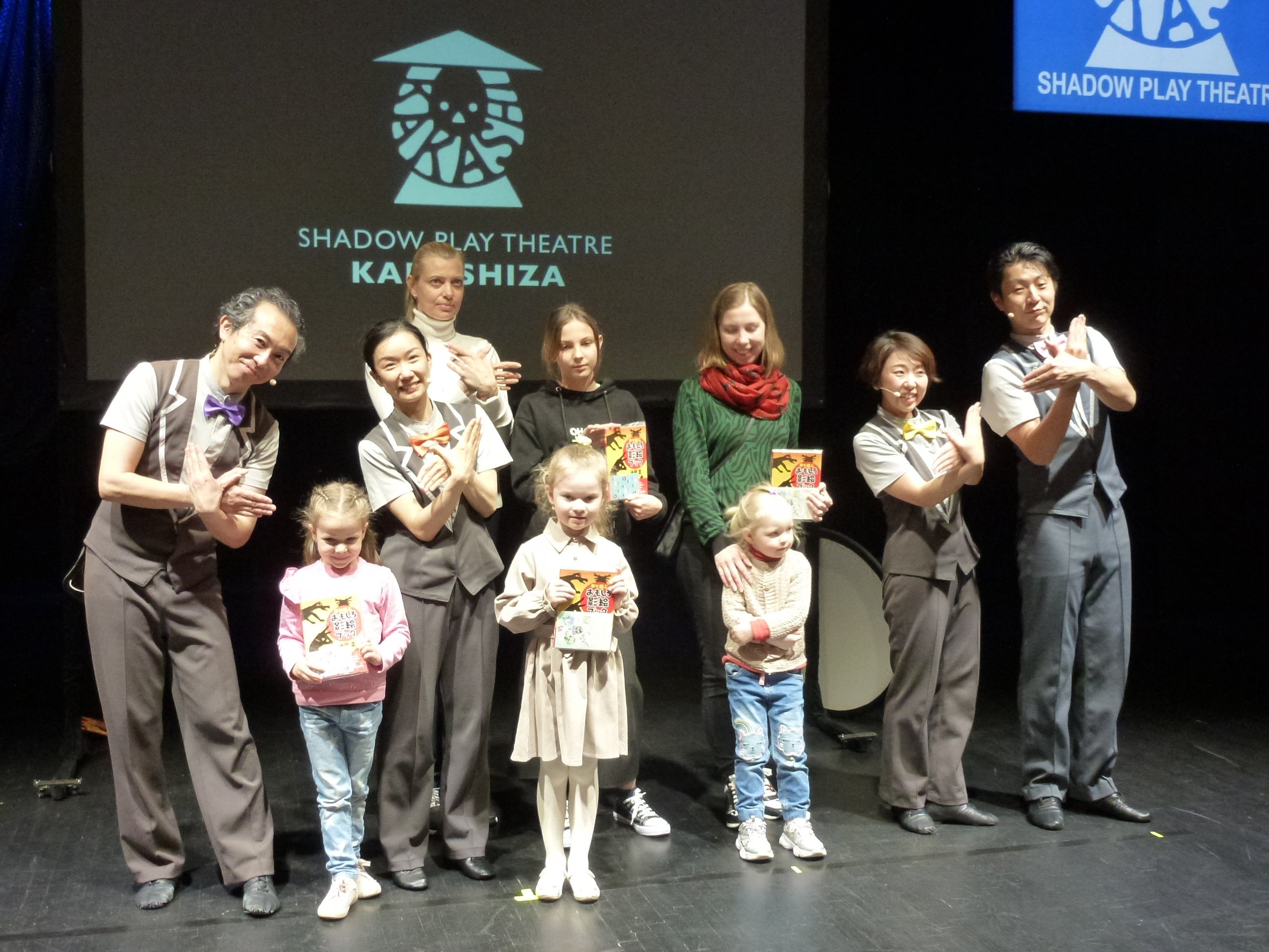 ウクライナの子どもたちとの記念撮影