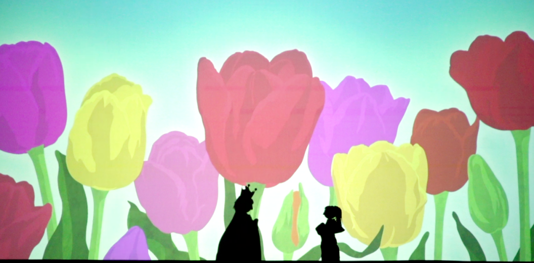 劇団かかし座「おやゆび姫」の一場面