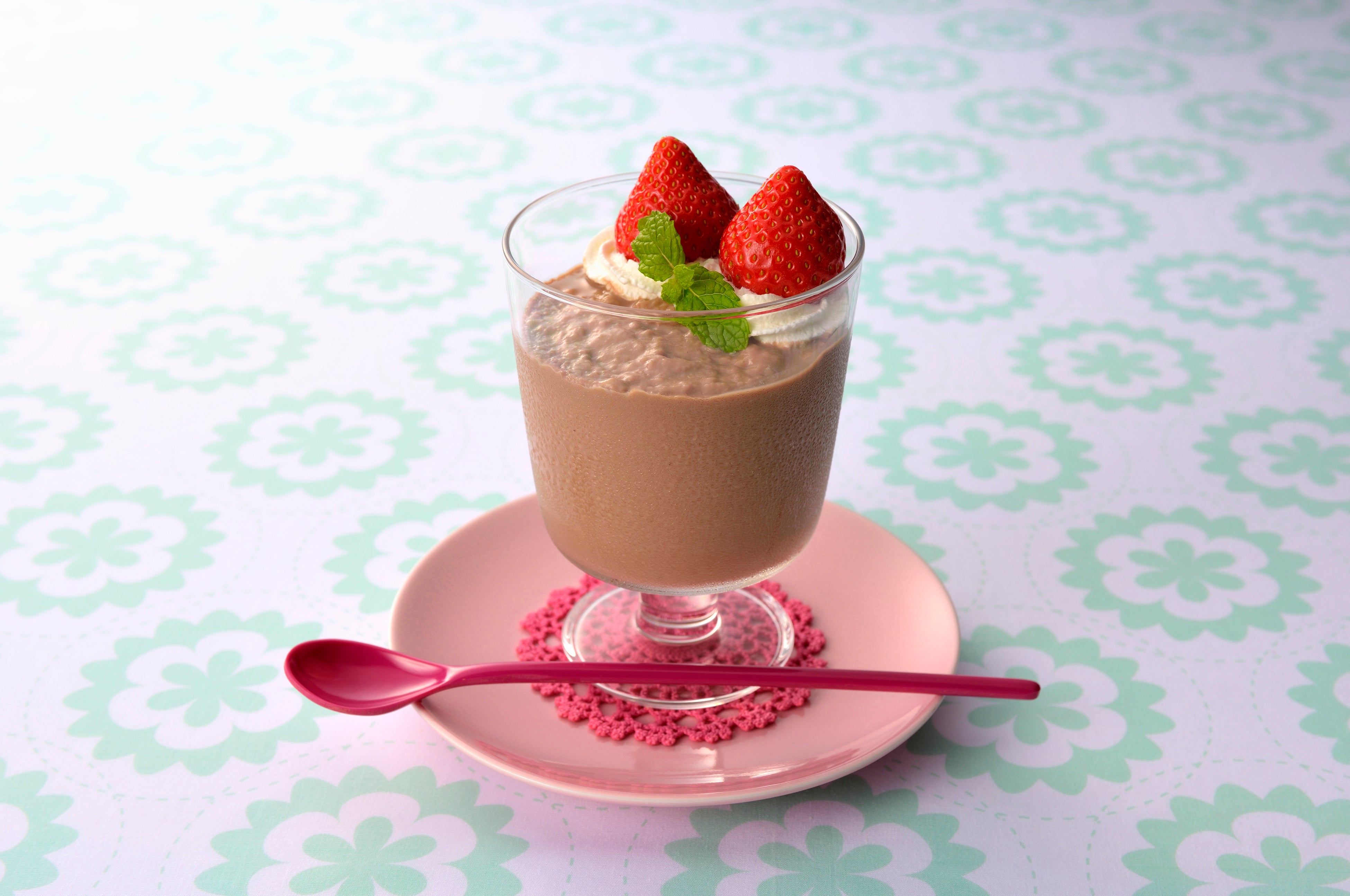 つぶつぶいちごの“ミロ”シェイク