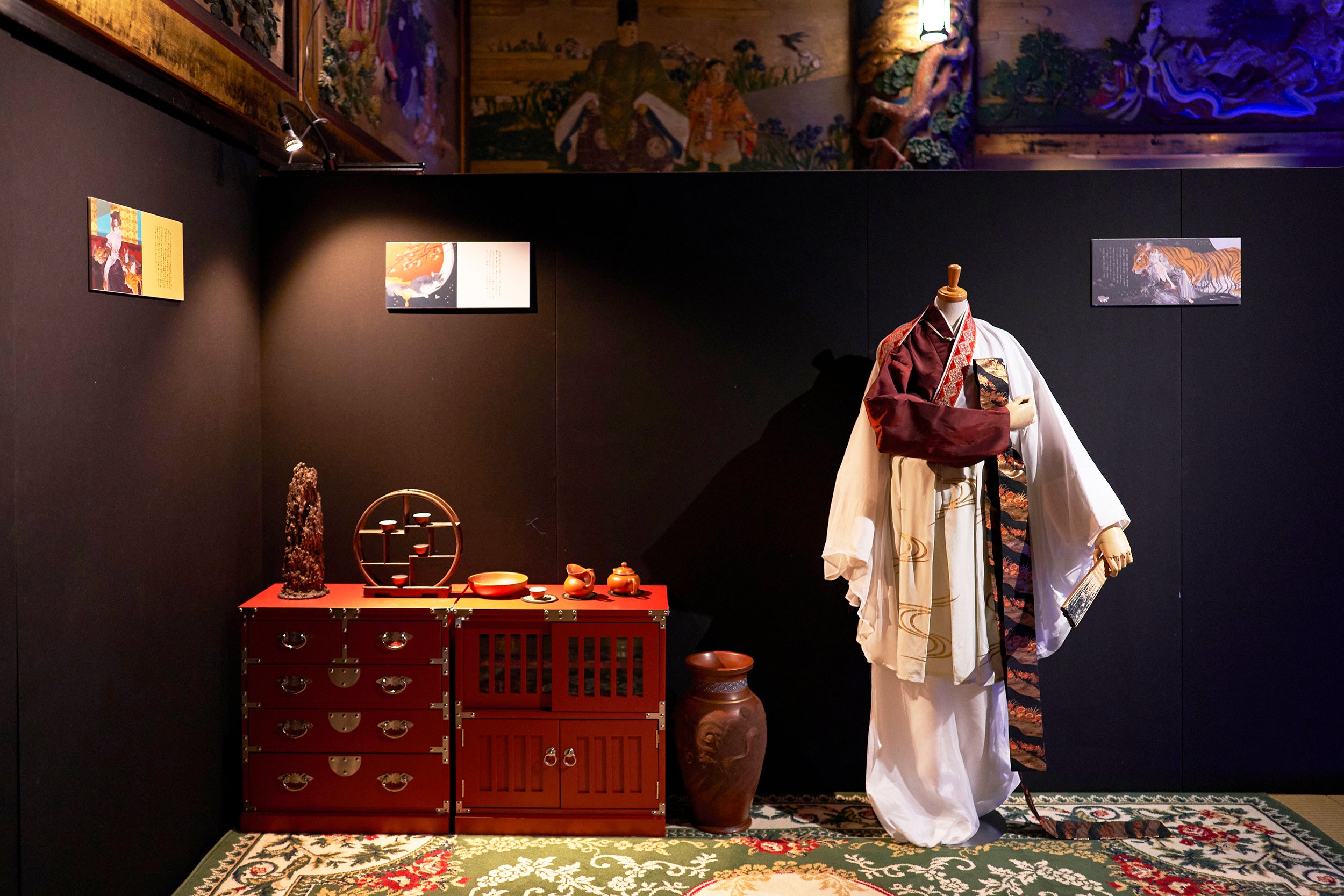 ねこ助の世界観が文化財に溶け込む