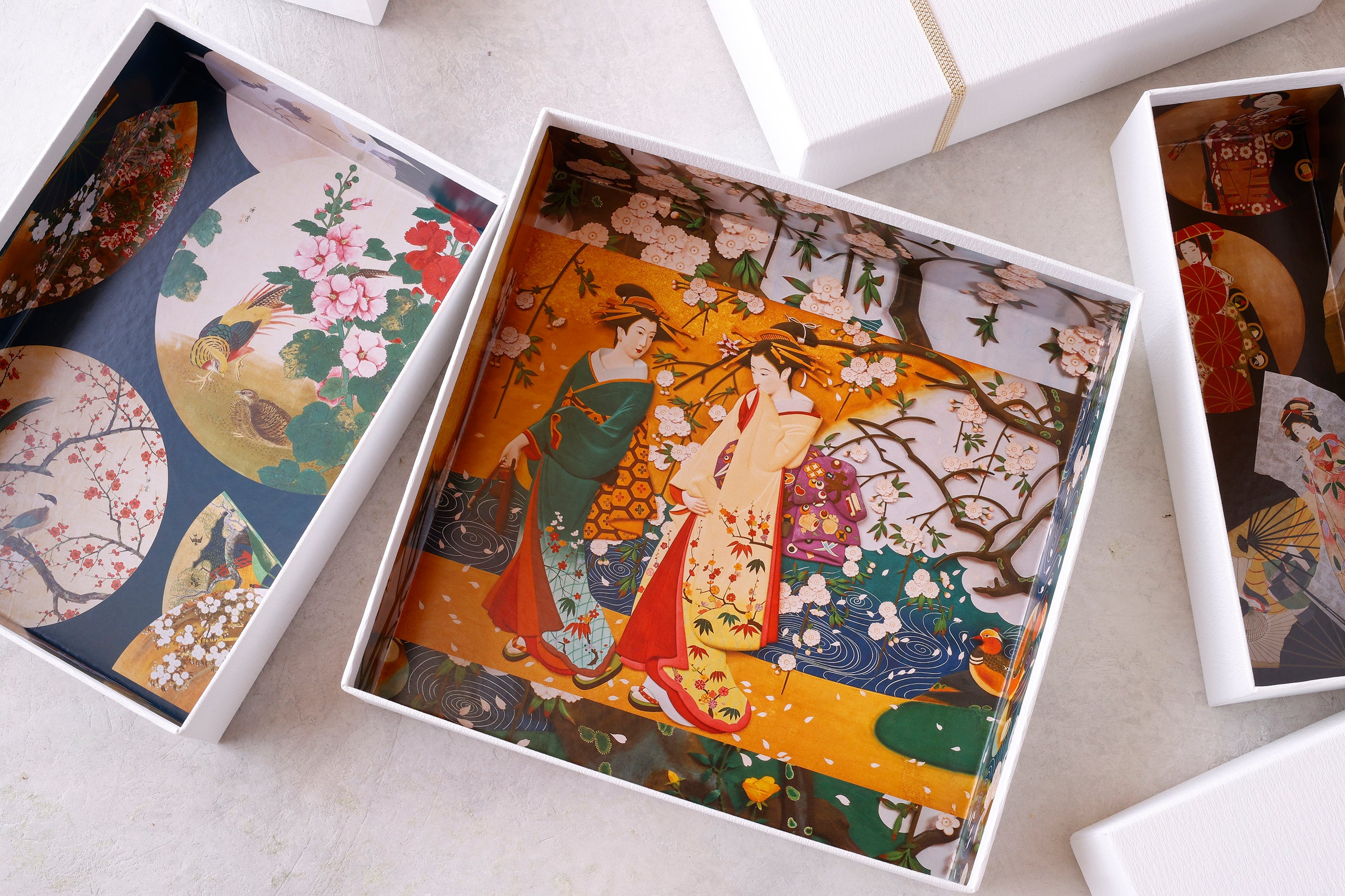 内側にアートを施した貼り箱