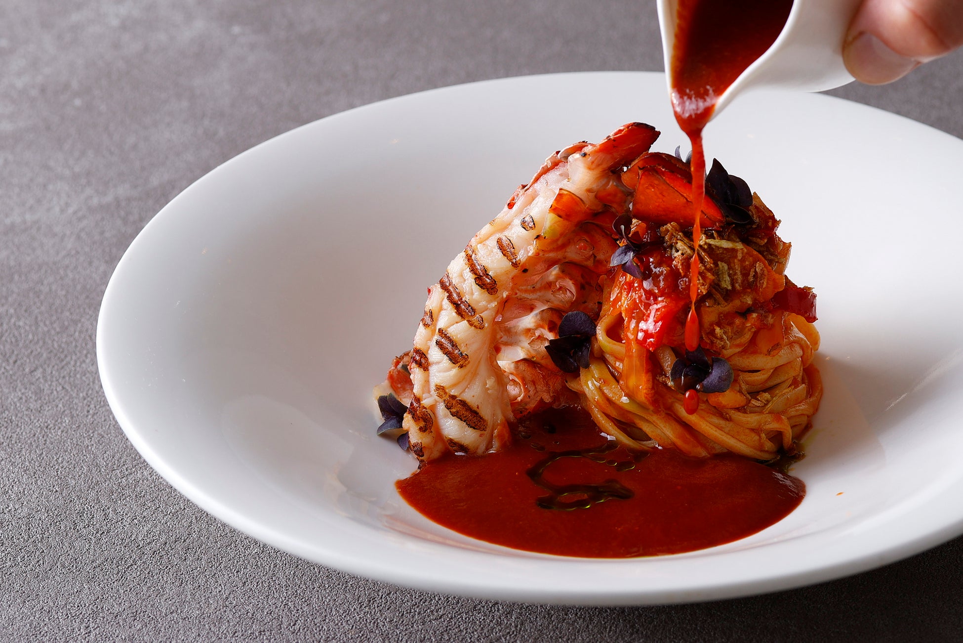 オマール海老と神楽南蛮のアラビアータ