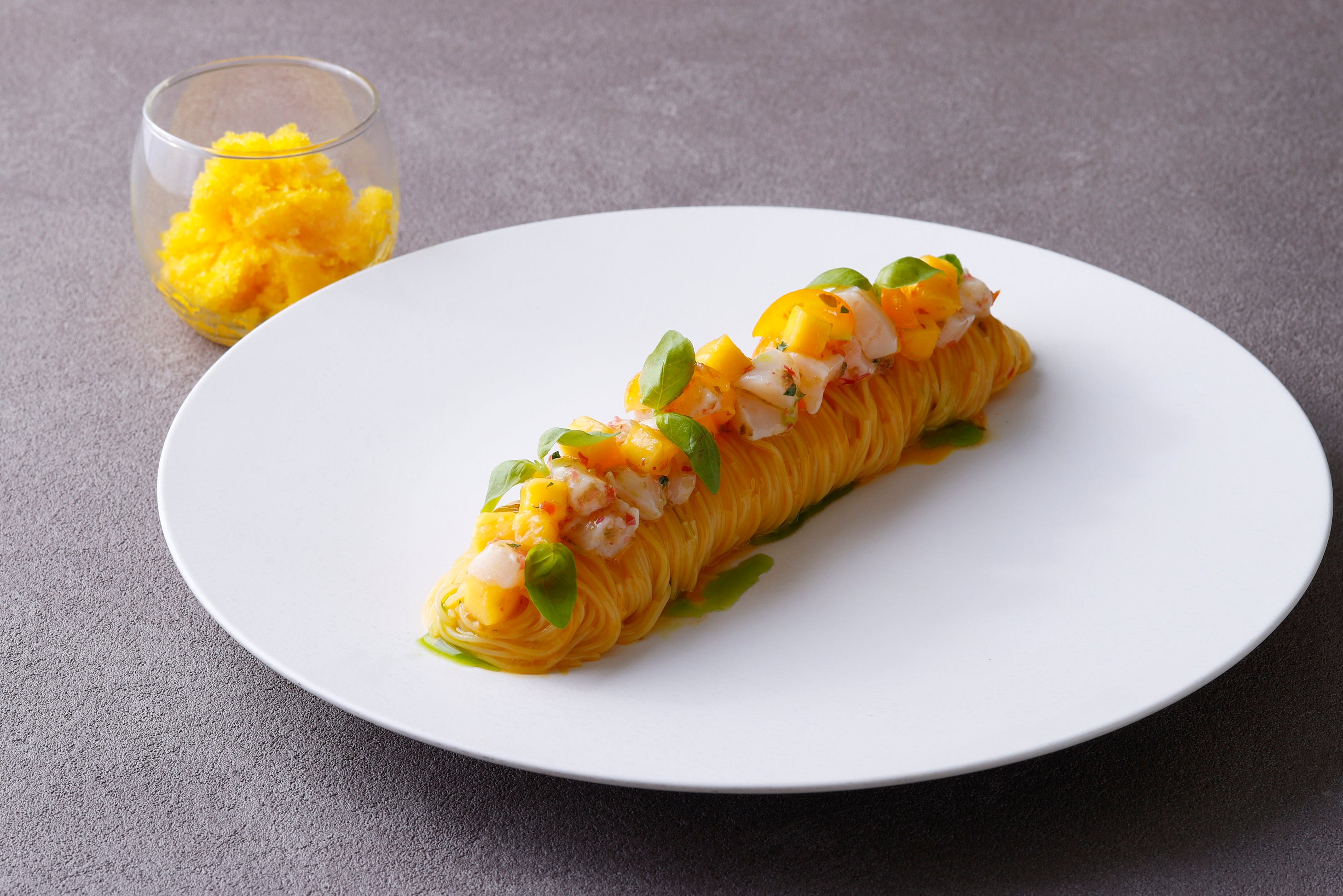 マンゴーと帆立貝の冷製カッペリーニ