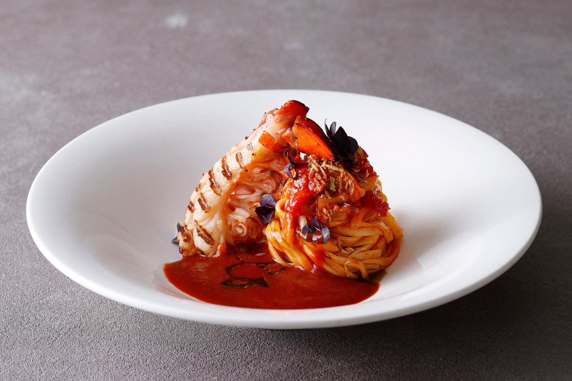 オマール海老と神楽南蛮のアラビアータ