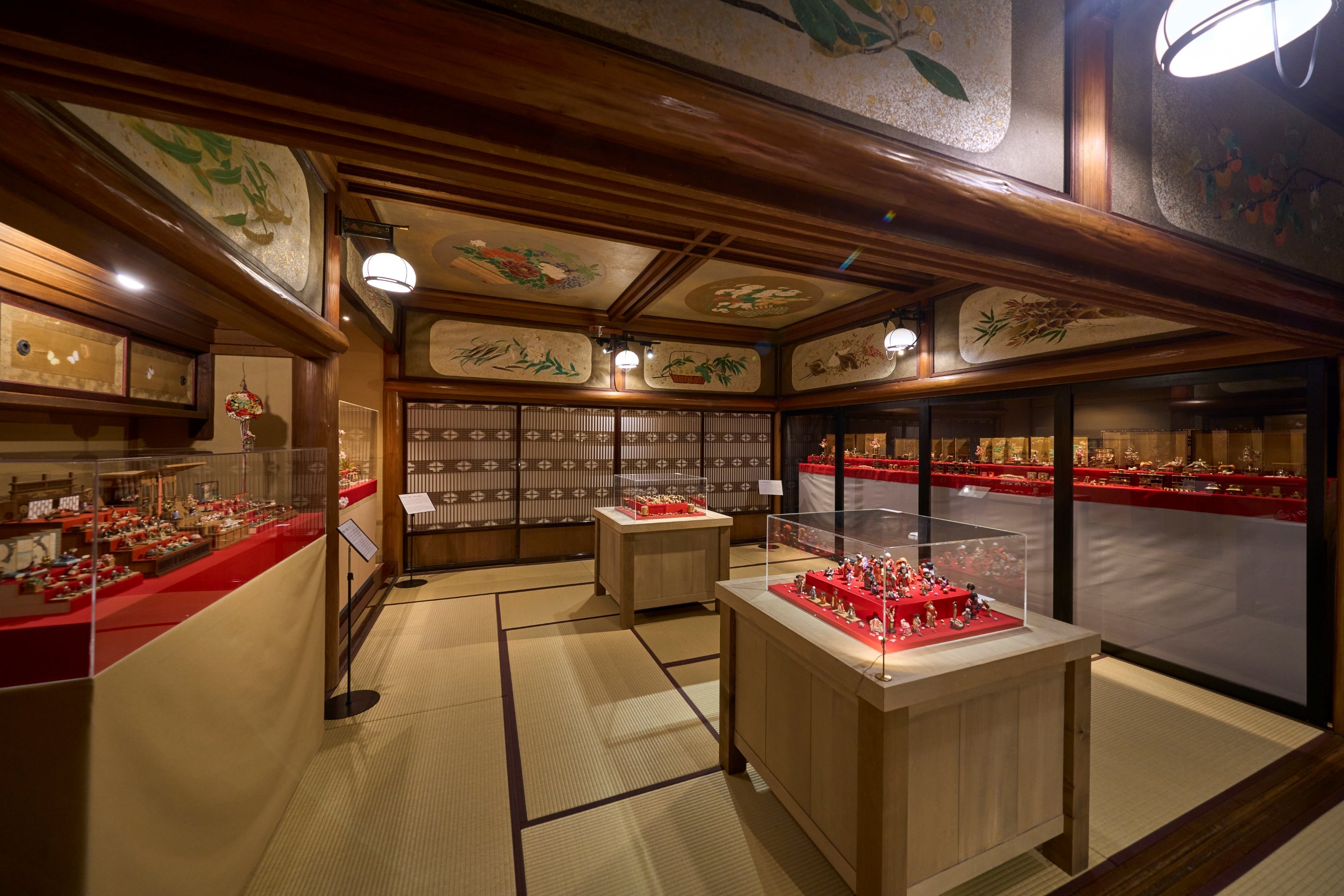 会場にずらりと並ぶミニチュアの世界