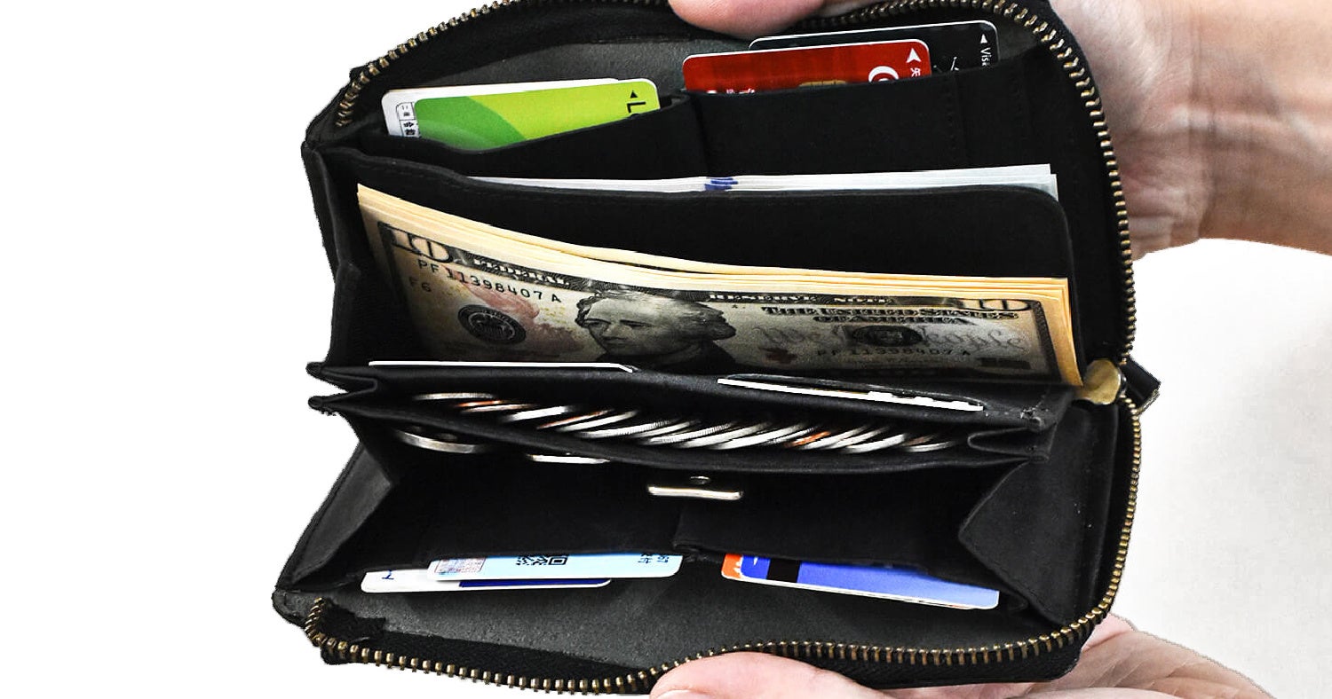 ポケットサイズで薄くて小さく、短い長財布