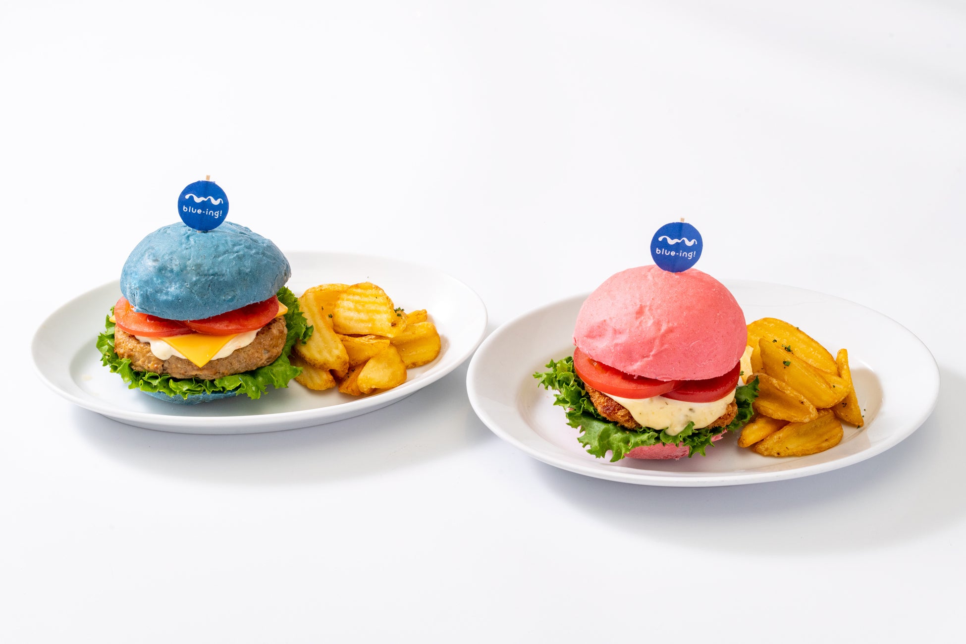 SAMURAI BLUE バーガー(左)、なでしこえび勝つバーガー(右)