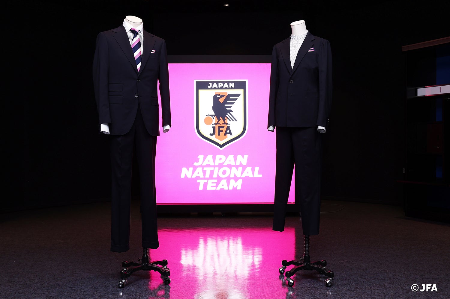 ビームスがデザインしたなでしこジャパン新オフィシャルスーツが完成 公益財団法人日本サッカー協会のプレスリリース ビームスがデザインしたなでしこジャパン新オフィシャルスーツが完成 公益財団法人日本サッカー協会のプレスリリース