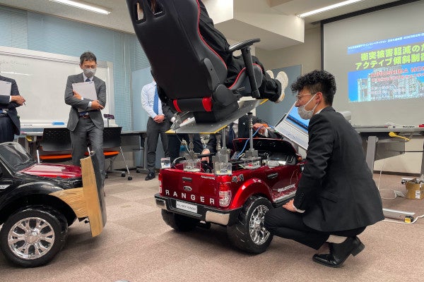 スケールモデルでのデモンストレーションの様子