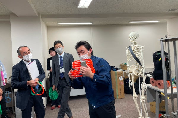 スケールモデルでのデモンストレーションの様子