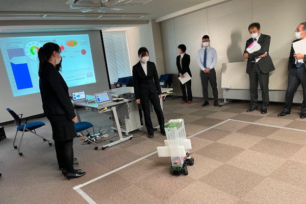 スケールモデルでのデモンストレーションの様子