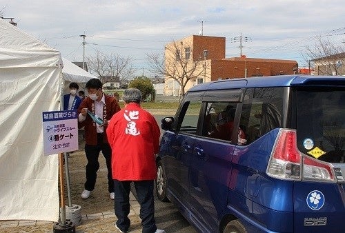 ドライブスルー販売の様子