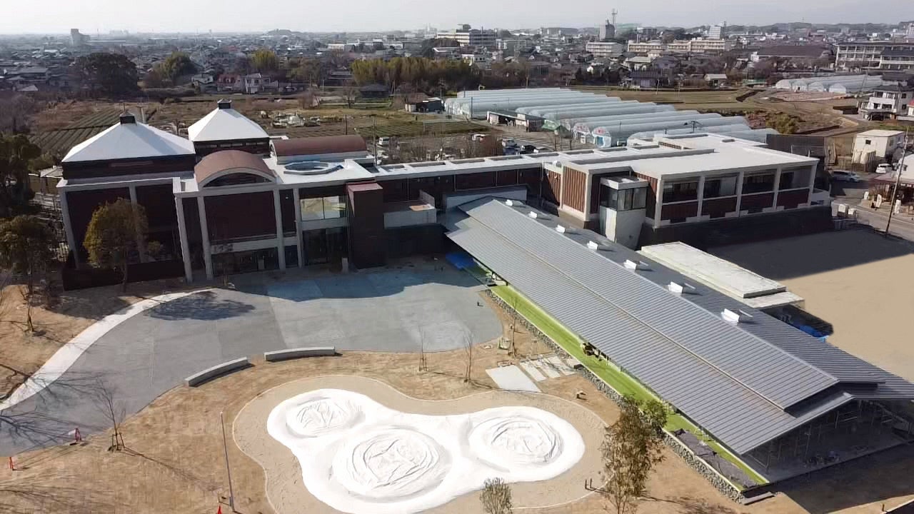 べんがら村外観