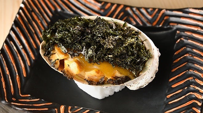 「分とく山」名物の鮑磯焼き