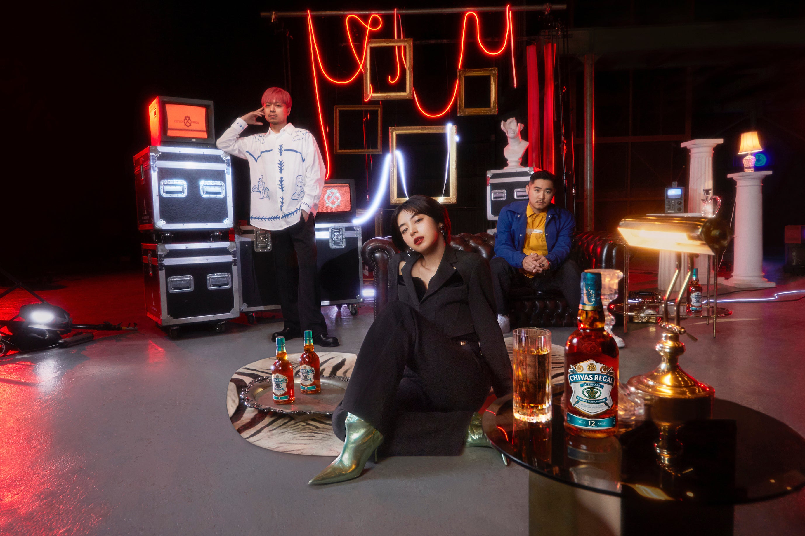 写真中央：池田エライザさん、左：藤田佳祐さん、右：正田啓介さん